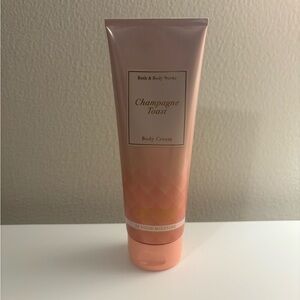 NWT | Bath & Body Works Lotion ✨